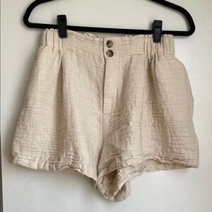 Easy Clothes Cream Shorts